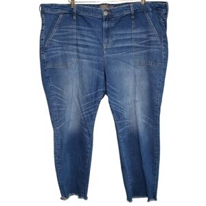 Torrid Cropped Boyfriend Jeans Size 26 Raw Cuff Mid Rise